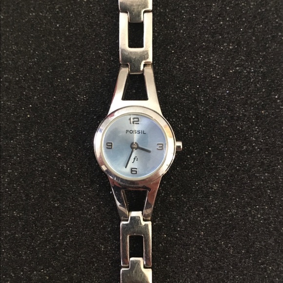 💕Fossil F2 Women’s Round Faced Pearl Blue Watch - Picture 1 of 8